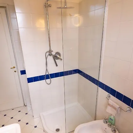 아파트 Glicine In A Tirrenia, Eleganza E Comfort A Pochi Passi Dal Mare