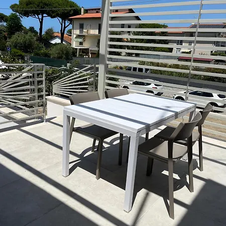 Apartment Glicine In A Tirrenia, Eleganza E Comfort A Pochi Passi Dal Mare *