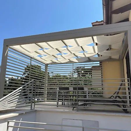 Apartament Glicine In A Tirrenia, Eleganza E Comfort A Pochi Passi Dal Mare *