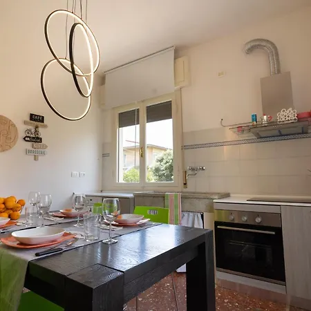 In A Tirrenia, Eleganza E Comfort A Pochi Passi Dal Mare Apartment *