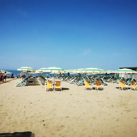 Apartment In A Tirrenia, Eleganza E Comfort A Pochi Passi Dal Mare